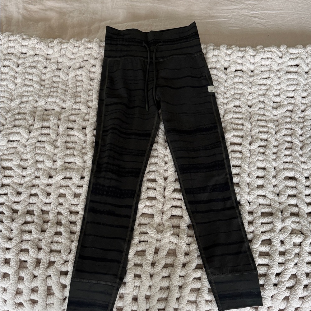 Vuori Daily Leggings- green/black